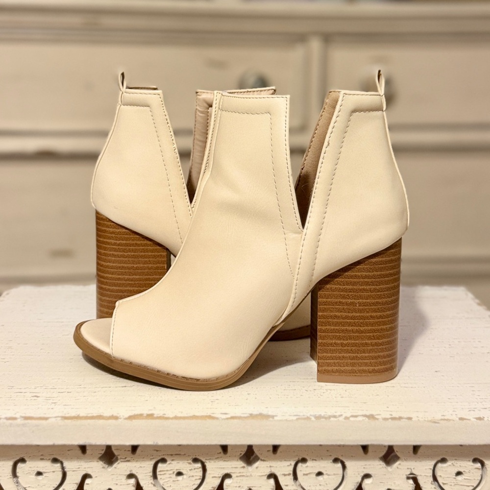 Qupid Bonnie Peep Toe Ankle Booties - Picture 4 of 8